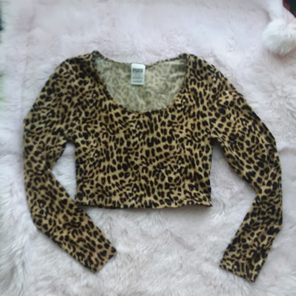 PINK Victoria's Secret Tops - FINAL 👇 PINK Victoria's Secret Leopard Crop Top